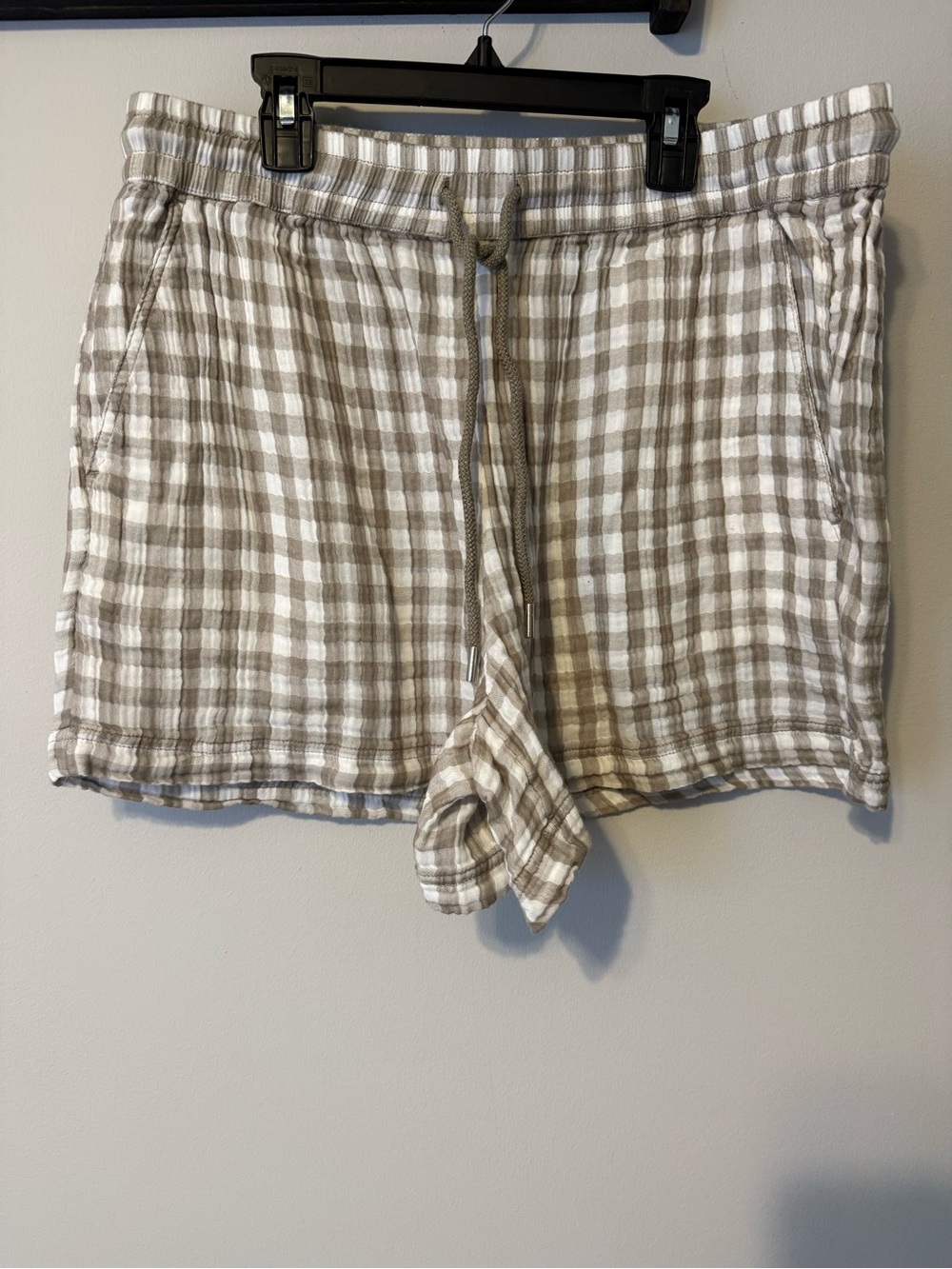 Lou & Grey Taupe & White Checked High-Waist Drawstring Shorts